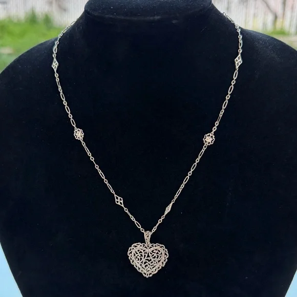 Bolivia Silver Filigree Ornate Heart Pendant and Dainty 17” - 19” Chain Necklace - Picture 2 of 6